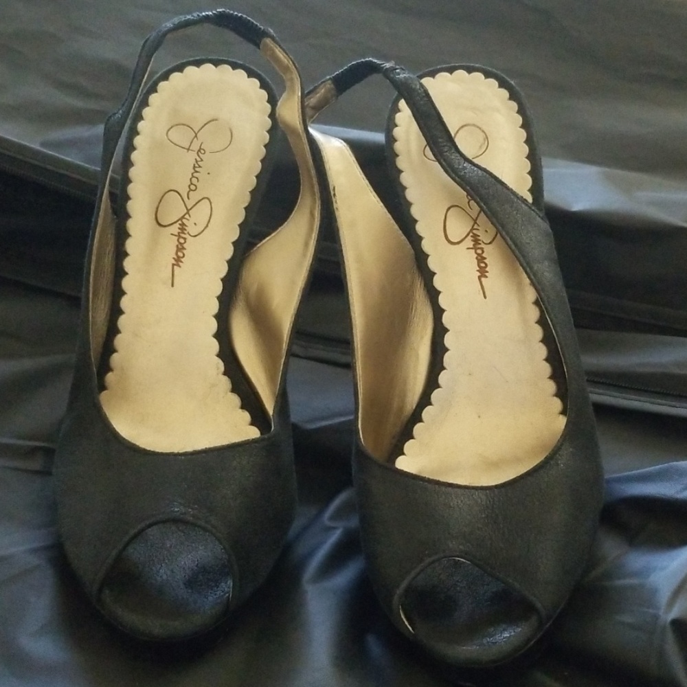 Shoes - Picture 2 of 4
